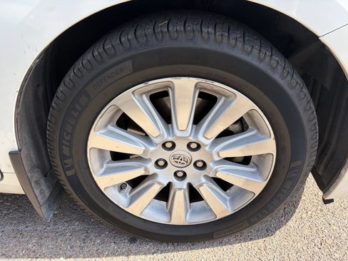 Used 2013 Toyota Sienna Limited w/ Premium Pkg FWD image 5