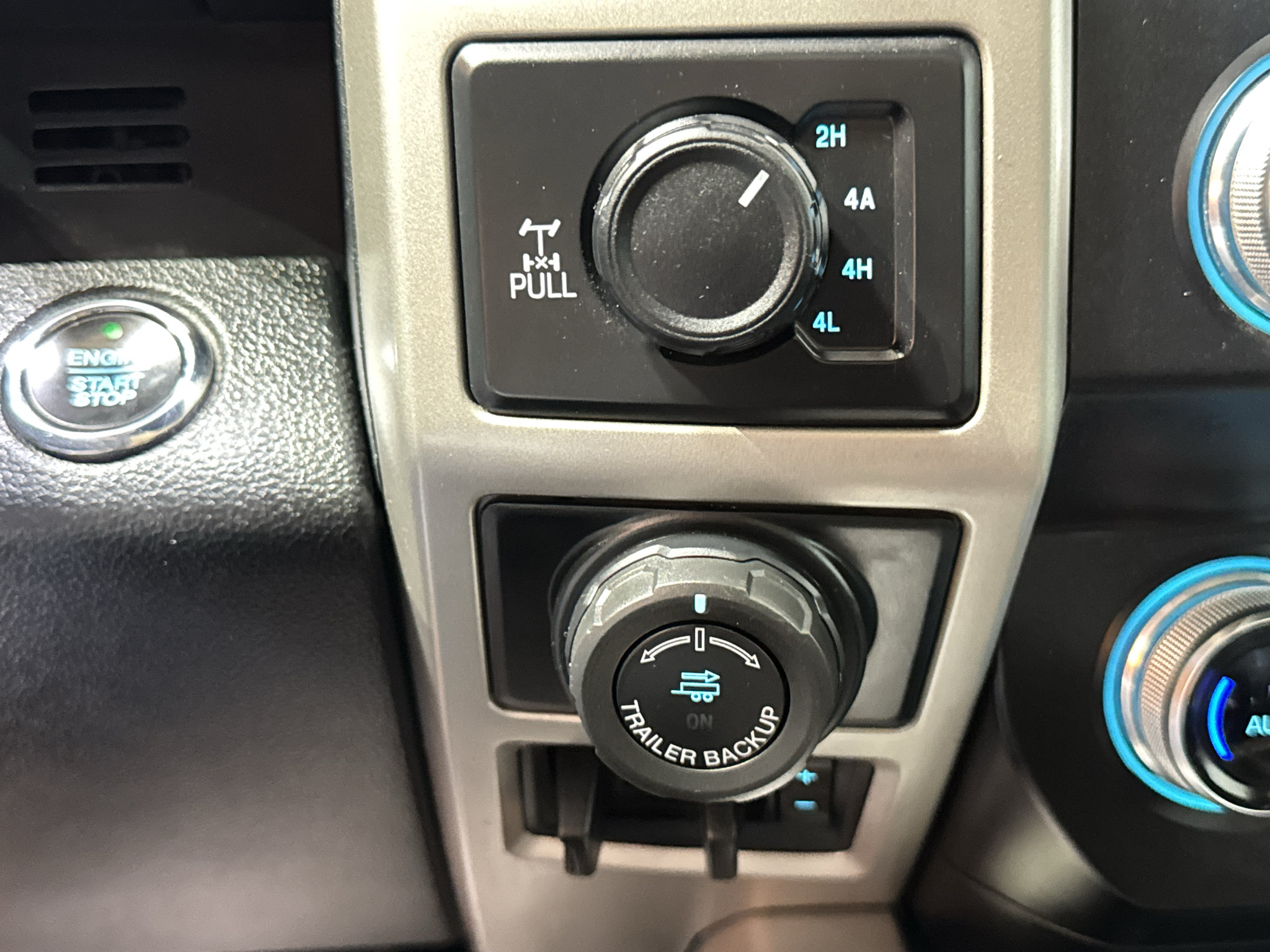 Used 2020 Ford F150 Lariat w/ Equipment Group 502A Luxury AWD/4WD image 32