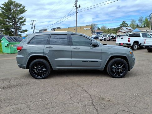Used 2021 Jeep Grand Cherokee Altitude AWD/4WD image 7