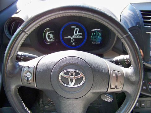 Used 2014 Toyota RAV4 EV image 21