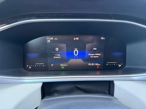 Certified 2025 Volkswagen Taos SE AWD/4WD image 18