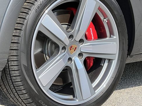 Certified 2025 Porsche Cayenne S image 12