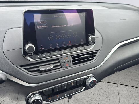 Used 2022 Nissan Altima 2.5 SV image 14