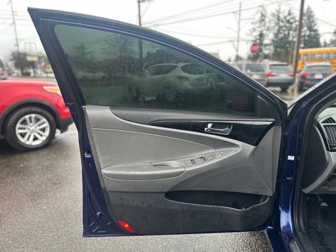 Used 2012 Hyundai Sonata Limited w/ Navigation Pkg FWD image 12