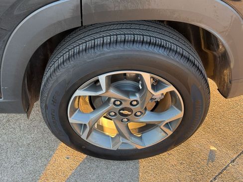 Used 2025 Chevrolet Trax LT image 30