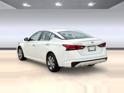 Used 2025 Nissan Altima 2.5 S FWD image 3