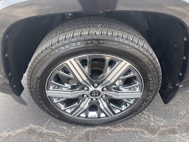 Used 2023 Toyota Sequoia Capstone AWD/4WD image 12