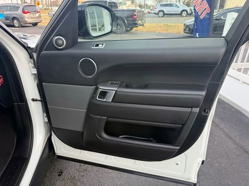 Used 2019 Land Rover Range Rover Sport SE image 48