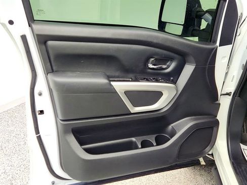 Used 2023 Nissan Titan SV w/ SV Convenience Package image 10