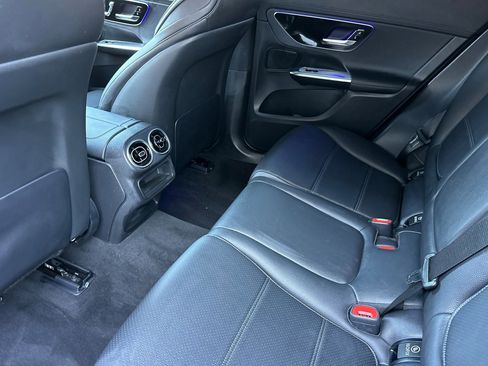 Used 2025 Mercedes-Benz GLC 350e 4MATIC image 27