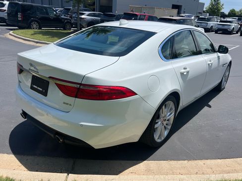 Used 2017 Jaguar XF Prestige RWD image 9
