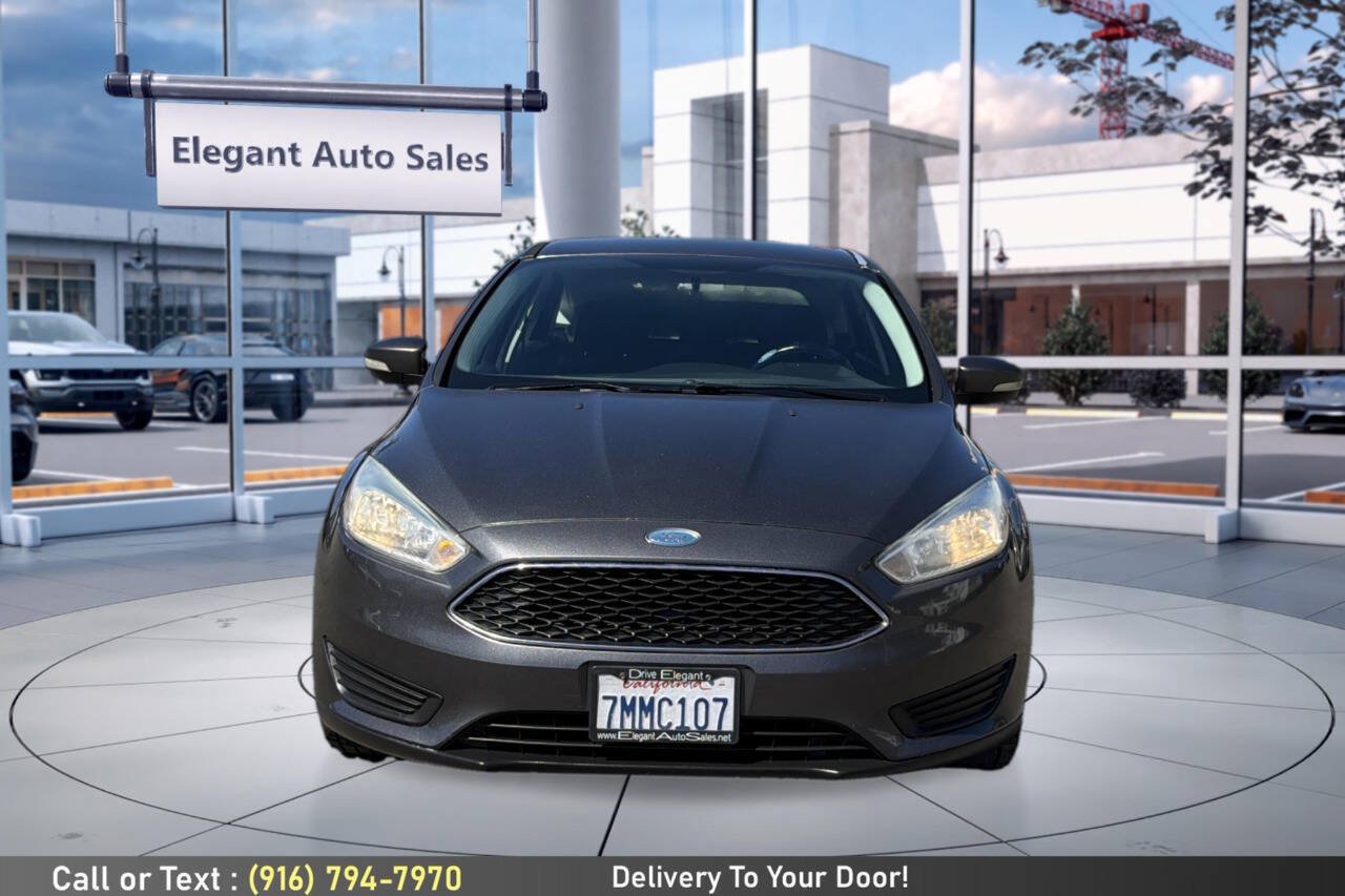 Used 2015 Ford Focus SE FWD image 2
