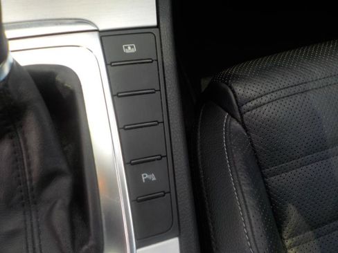 Used 2012 Volkswagen CC Executive image 16