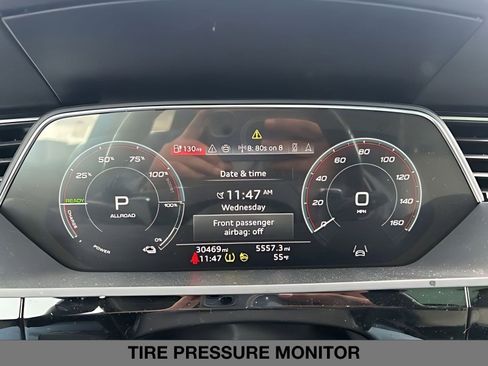 Used 2024 Audi Q8 e-tron Premium image 23