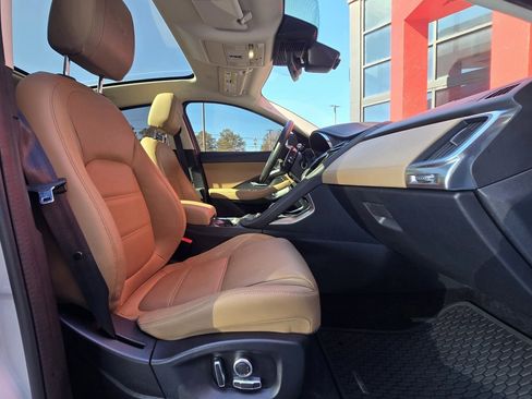Used 2021 Jaguar E-PACE SE image 23