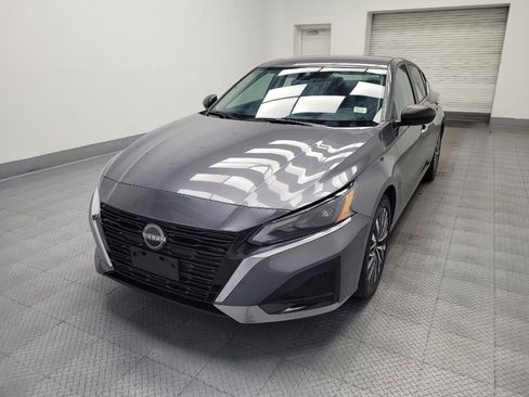 Used 2025 Nissan Altima 2.5 SV FWD image 15