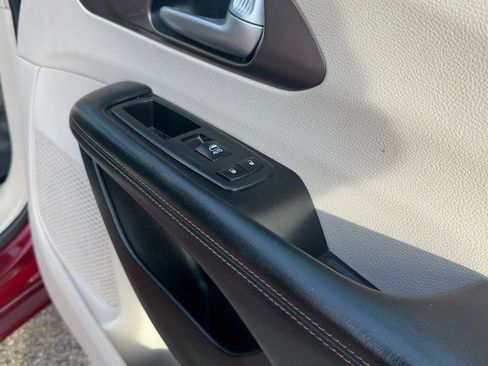 Used 2018 Chrysler Pacifica Touring-L Plus w/ Tire & Wheel Group image 48