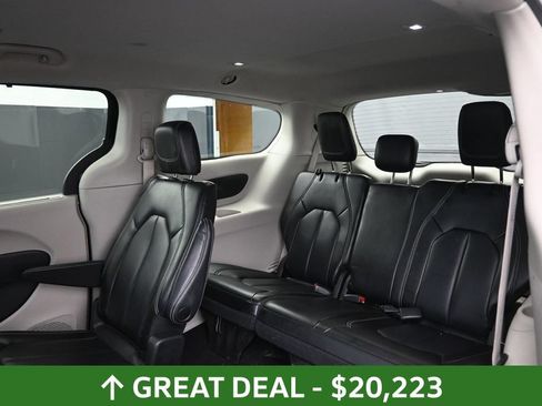 Used 2023 Chrysler Pacifica Touring-L FWD image 23