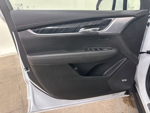 Used 2025 Cadillac XT6 Premium Luxury image 31