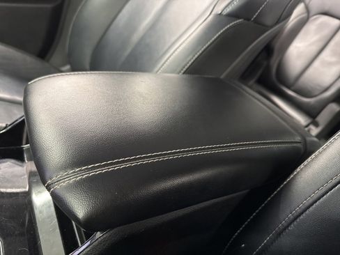 Used 2023 Jeep Grand Cherokee L Limited w/ Black Appearance Package image 32