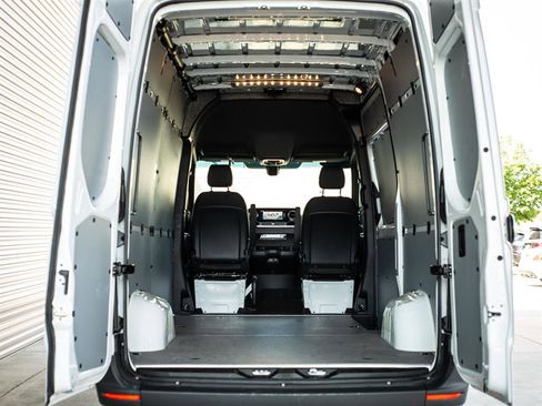 Used 2025 Mercedes-Benz Sprinter 2500 image 5