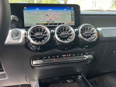 Used 2022 Mercedes-Benz EQB 300 4MATIC image 29