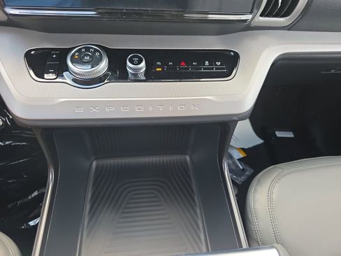 New 2026 Ford Expedition Active RWD image 26
