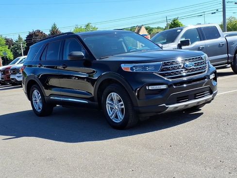 Used 2023 Ford Explorer XLT w/ Equipment Group 202A AWD/4WD image 7