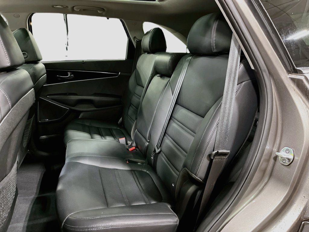 Used 2019 Kia Sorento SX FWD image 31