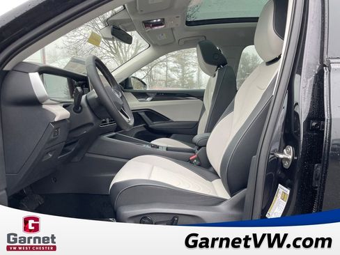 New 2026 Volkswagen Tiguan SE image 9