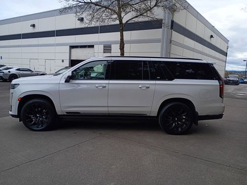 Used 2023 Cadillac Escalade ESV Sport Platinum image 7