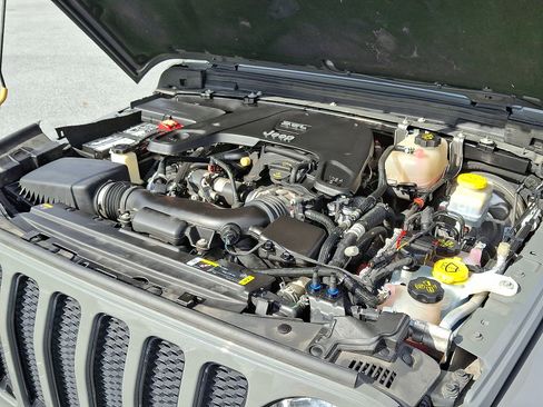 Used 2021 Jeep Wrangler Unlimited Sahara image 27