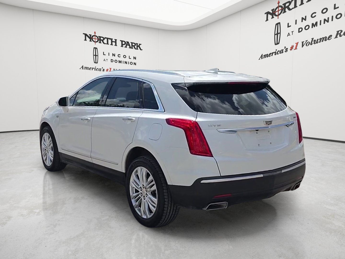 Used 2019 Cadillac XT5 Premium Luxury FWD image 3