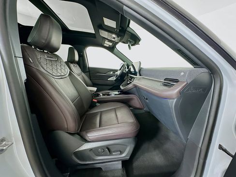 Used 2025 Ford Explorer Platinum w/ LUX Leather Package AWD/4WD image 34