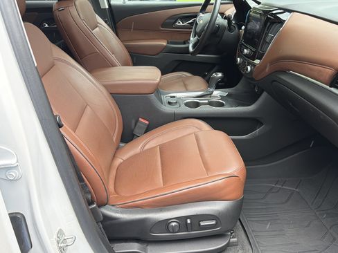 Used 2020 Chevrolet Traverse High Country FWD image 13