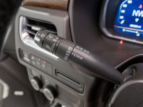 Used 2023 Chevrolet Tahoe Premier RWD image 28