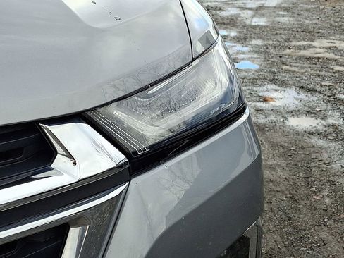 Used 2024 Chevrolet Traverse LT image 36