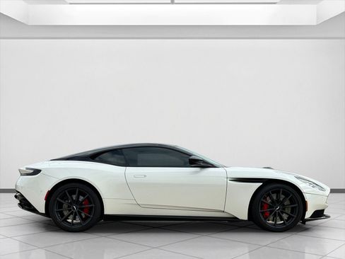 Used 2022 Aston Martin DB11 Coupe image 9
