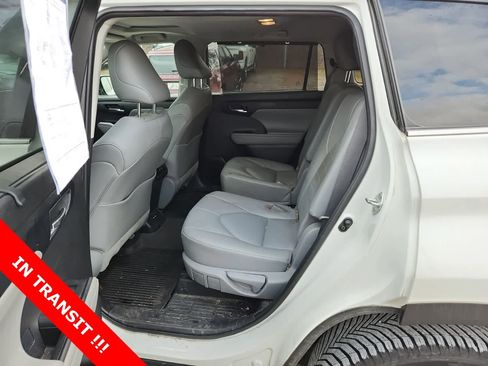 Used 2021 Toyota Highlander XLE image 26