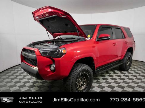 Used 2018 Toyota 4Runner SR5 RWD image 29