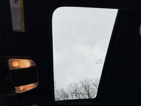 Used 2021 Jeep Grand Cherokee Limited image 18