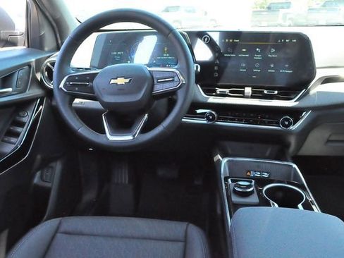New 2026 Chevrolet Equinox LT w/ Convenience Package II AWD/4WD image 14