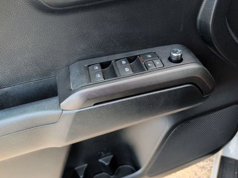 Used 2016 Toyota Tacoma TRD Sport w/ Towing Package AWD/4WD image 16