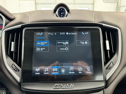 Used 2019 Maserati Ghibli S Q4 AWD/4WD image 33
