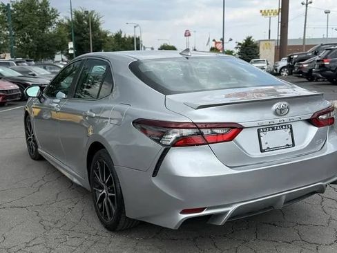 Used 2021 Toyota Camry SE FWD image 4