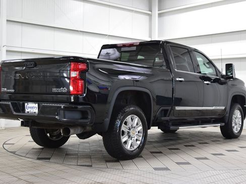 Used 2024 Chevrolet Silverado 2500 High Country w/ Technology Package AWD/4WD image 8