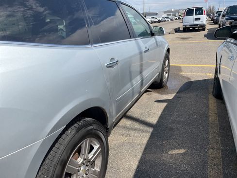 Used 2009 Chevrolet Traverse LT AWD/4WD image 16