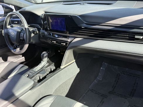 Used 2025 Toyota Camry SE image 26