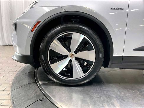 Used 2025 Porsche Macan Electric image 13