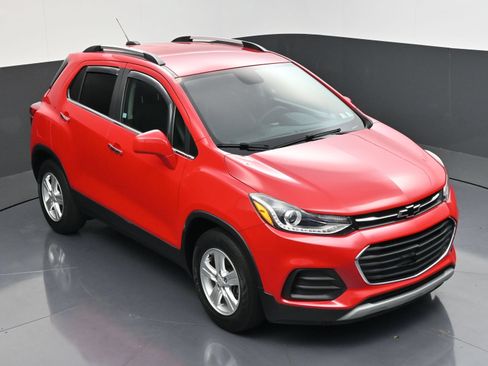 Used 2020 Chevrolet Trax LT w/ LT Convenience Package FWD image 41